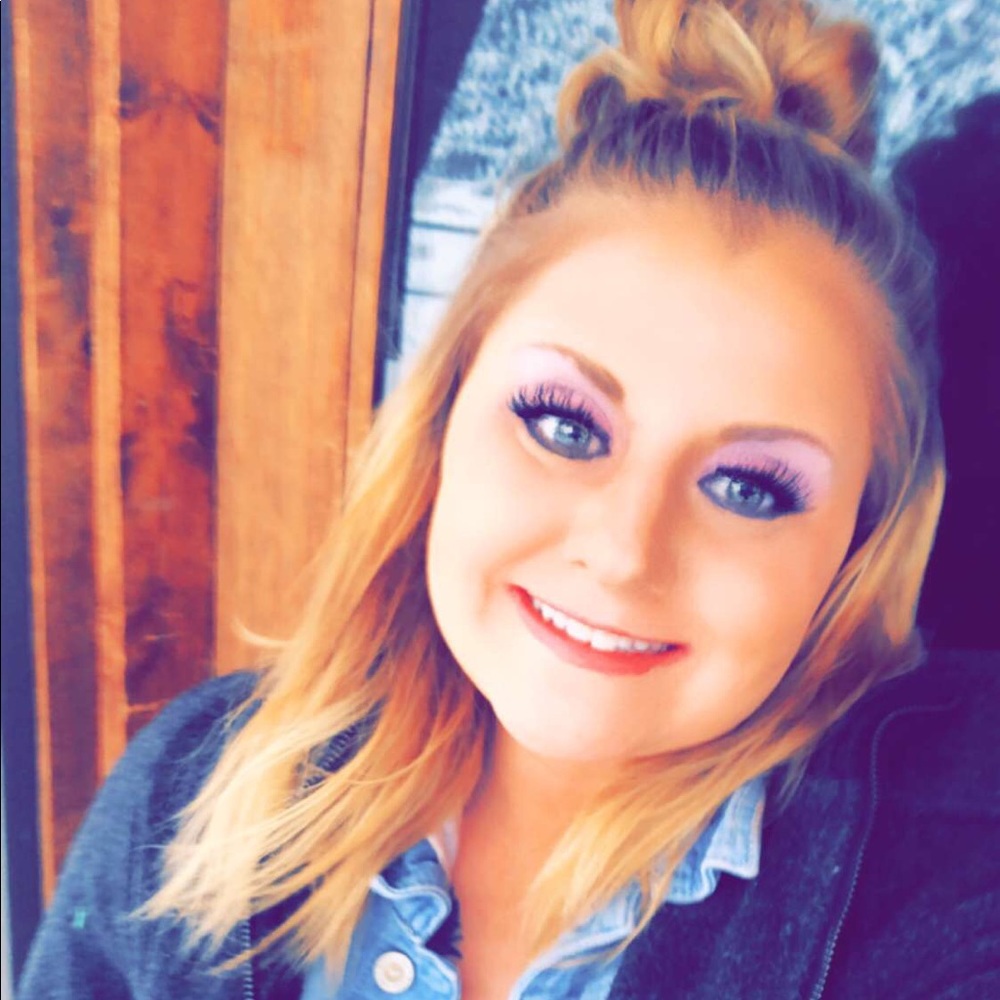 Meet your Posher, Courtney